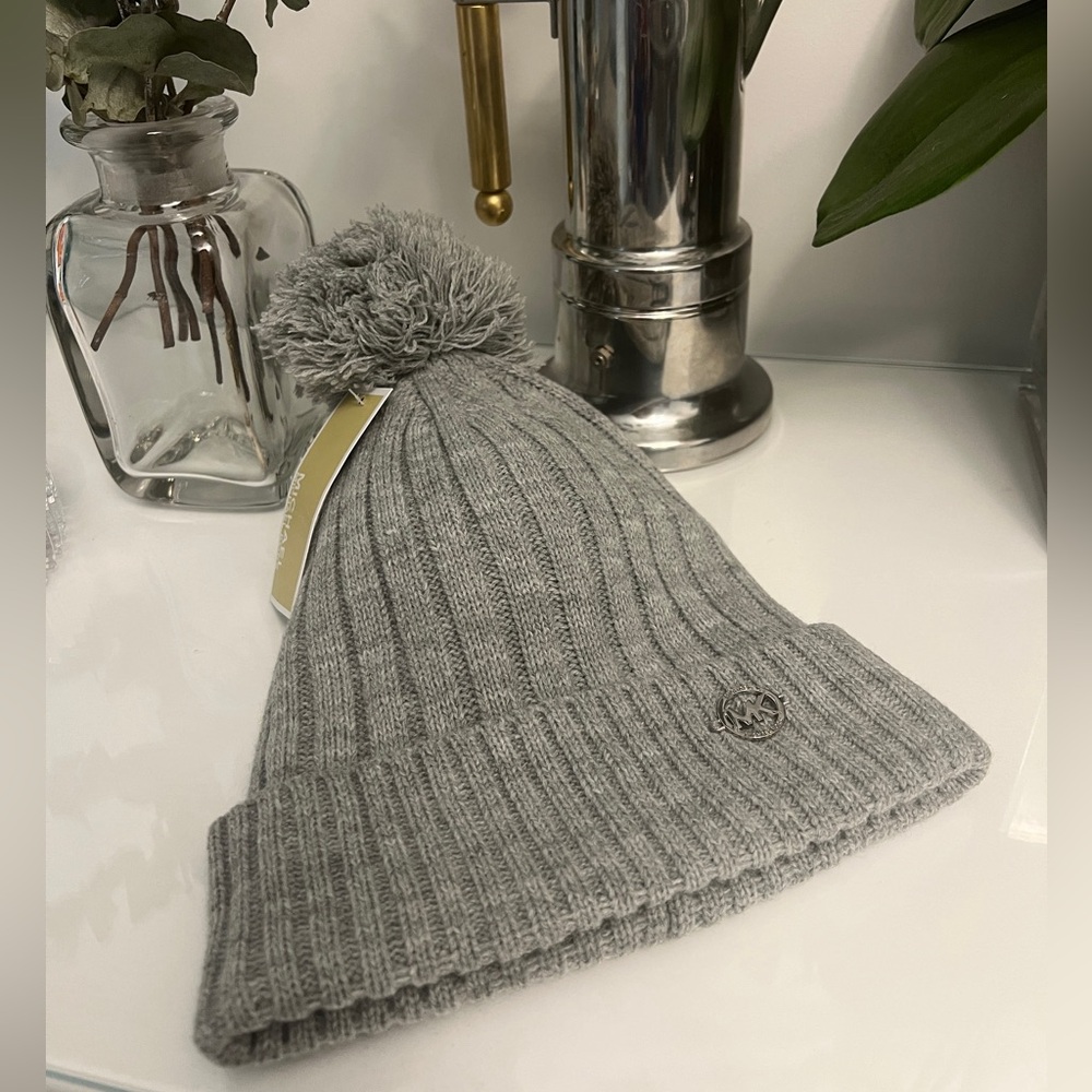 NWT Gray Michael Kors Women's Soft Pom-Pom Rib Knit Beanie Hat